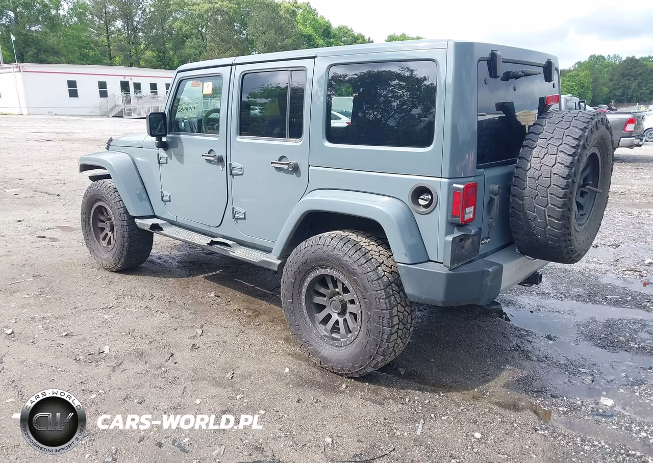 2015 Jeep Wrangler Unlimited Sahara VIN:1C4HJWEG3FL528440 - 3