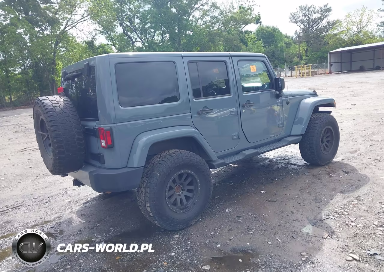 2015 Jeep Wrangler Unlimited Sahara VIN:1C4HJWEG3FL528440 - 4