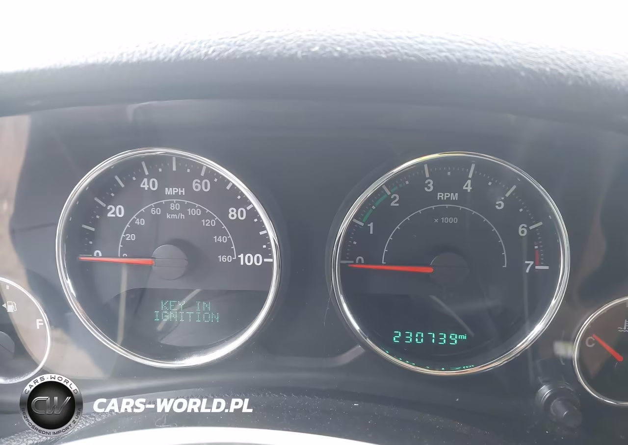 2015 Jeep Wrangler Unlimited Sahara VIN:1C4HJWEG3FL528440 - 7