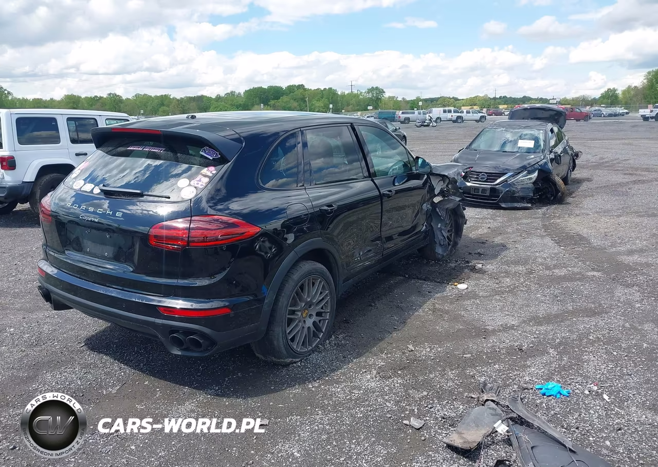 2018 Porsche Cayenne Platinum Edition VIN:WP1AA2A21JKA03698 - 4