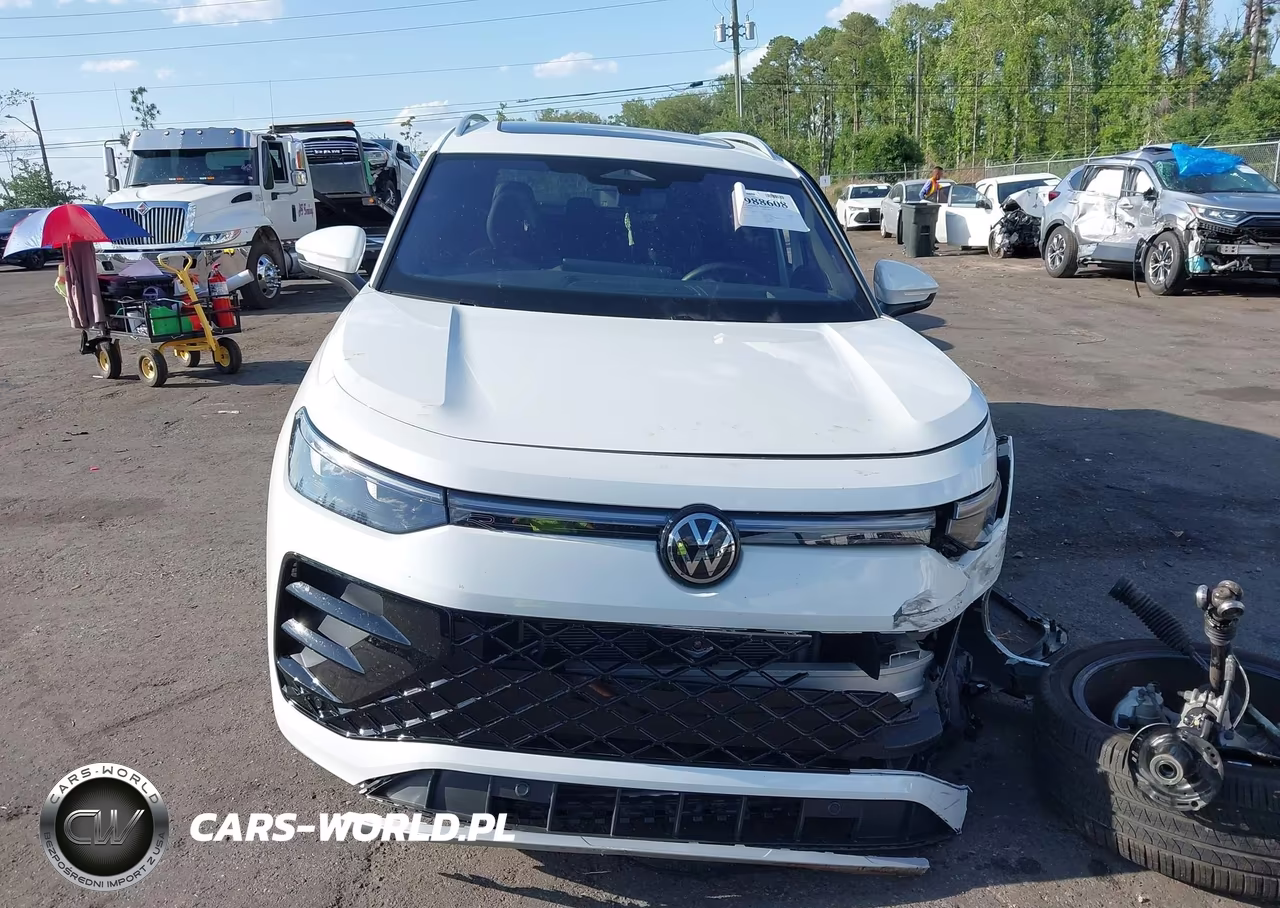 2025 Volkswagen Tiguan 2.0T Sel R-Line VIN:3VVLR7RM2SM045122 - 13