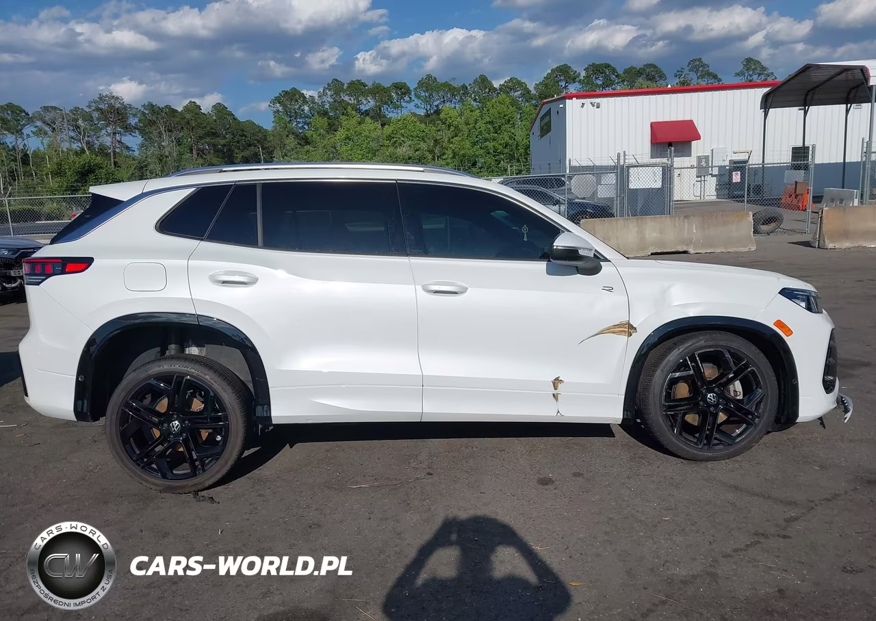 2025 Volkswagen Tiguan 2.0T Sel R-Line VIN:3VVLR7RM2SM045122 - 14