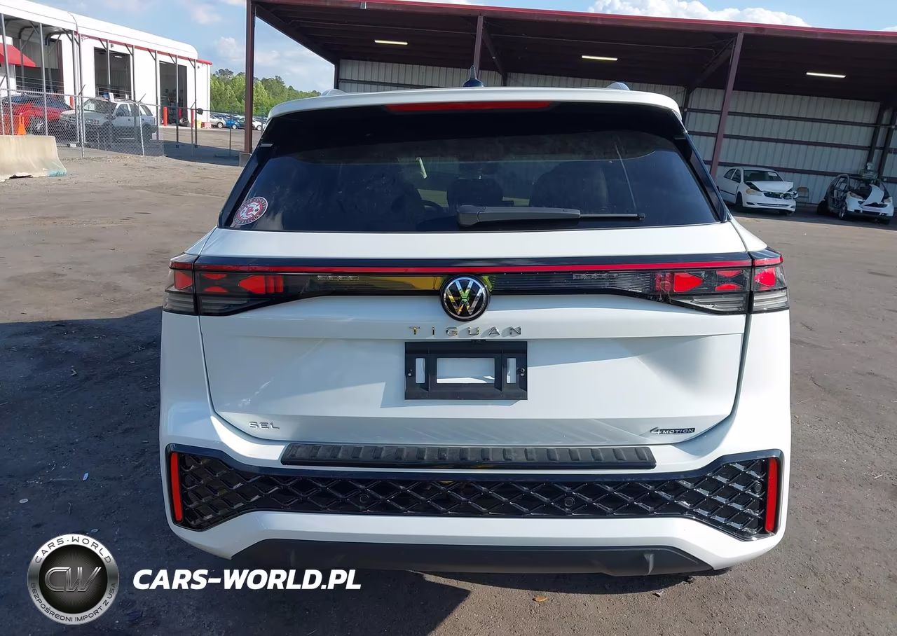 2025 Volkswagen Tiguan 2.0T Sel R-Line VIN:3VVLR7RM2SM045122 - 17