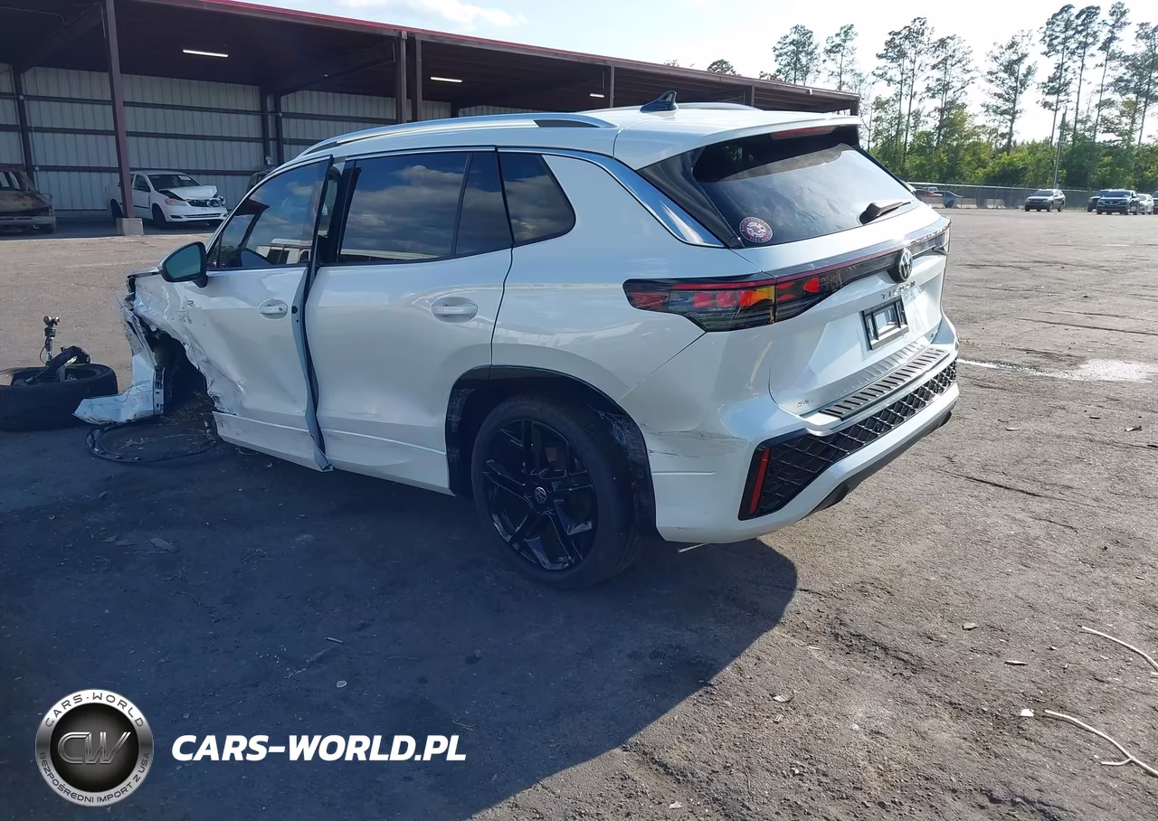2025 Volkswagen Tiguan 2.0T Sel R-Line VIN:3VVLR7RM2SM045122 - 3