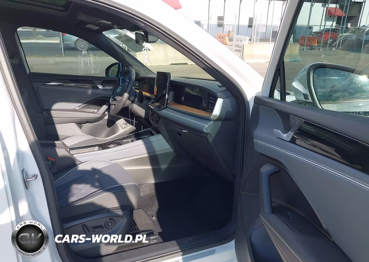 2025 Volkswagen Tiguan 2.0T Sel R-Line VIN:3VVLR7RM2SM045122 - 5