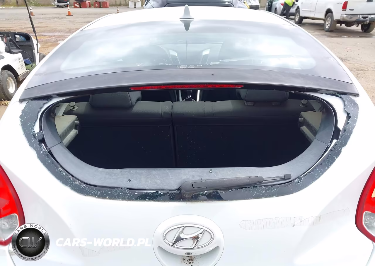2016 Hyundai Veloster VIN:KMHTC6AD6GU256652 - 13