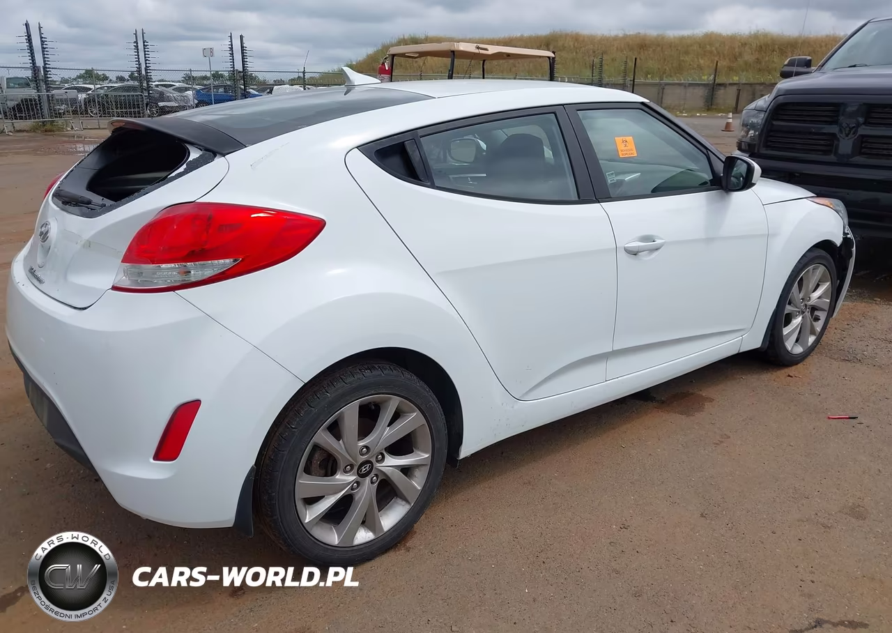 2016 Hyundai Veloster VIN:KMHTC6AD6GU256652 - 4