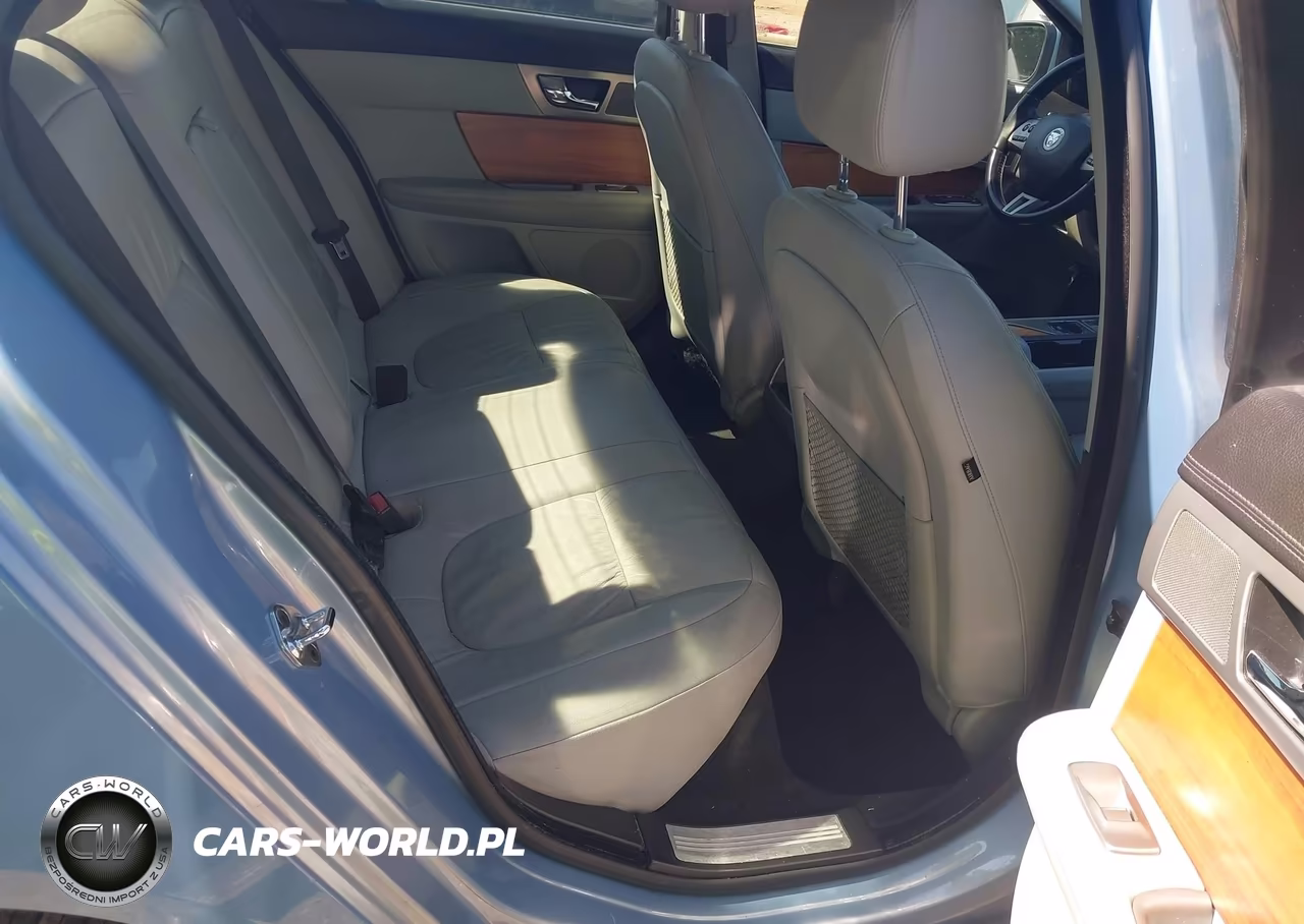 2009 Jaguar Xf Luxury VIN:SAJWA05B99HR43182 - 8