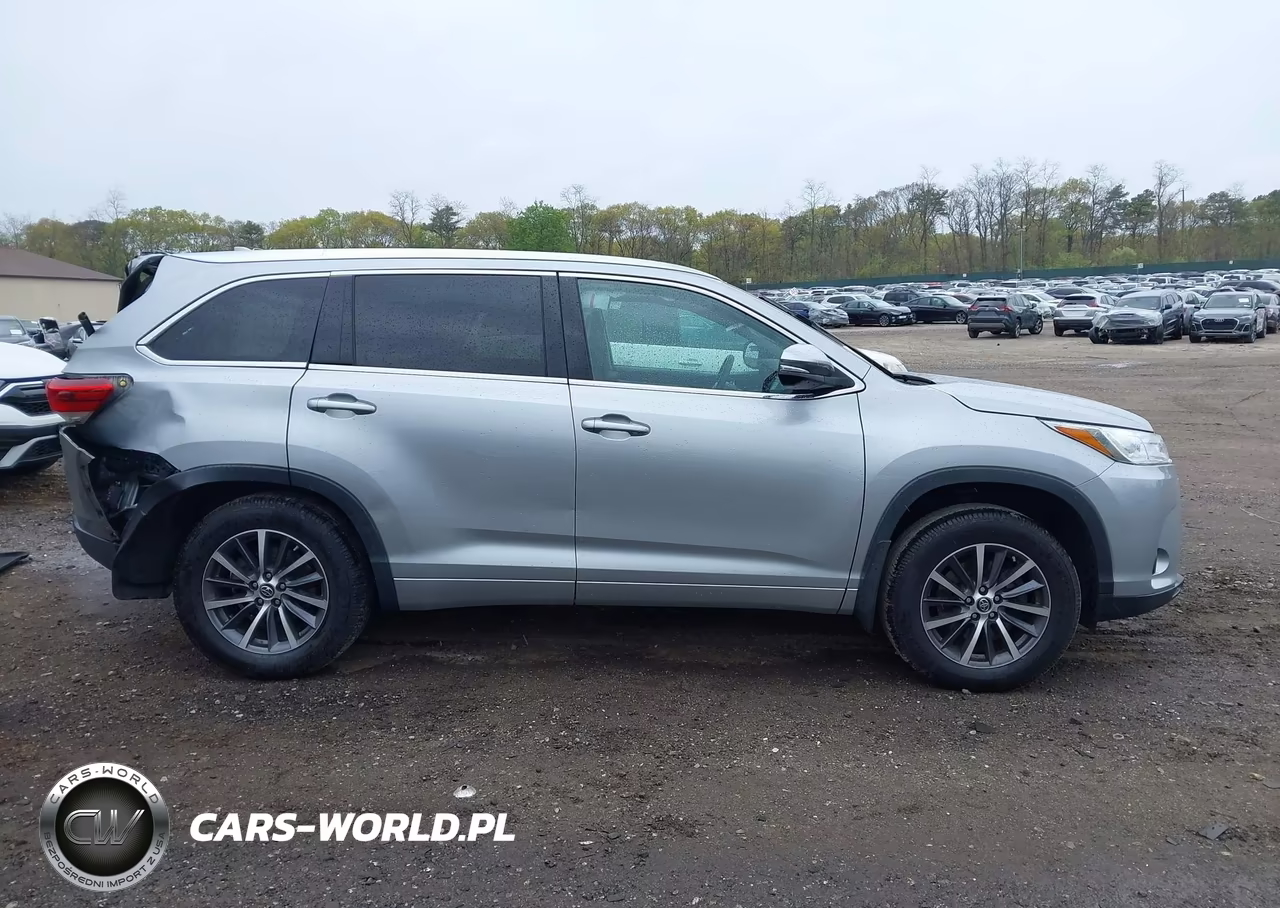2018 Toyota Highlander Xle VIN:5TDJZRFH7JS485439 - 13