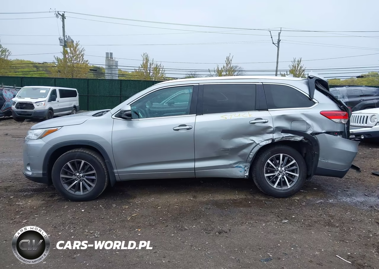 2018 Toyota Highlander Xle VIN:5TDJZRFH7JS485439 - 14