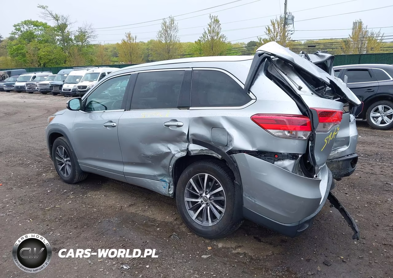 2018 Toyota Highlander Xle VIN:5TDJZRFH7JS485439 - 3