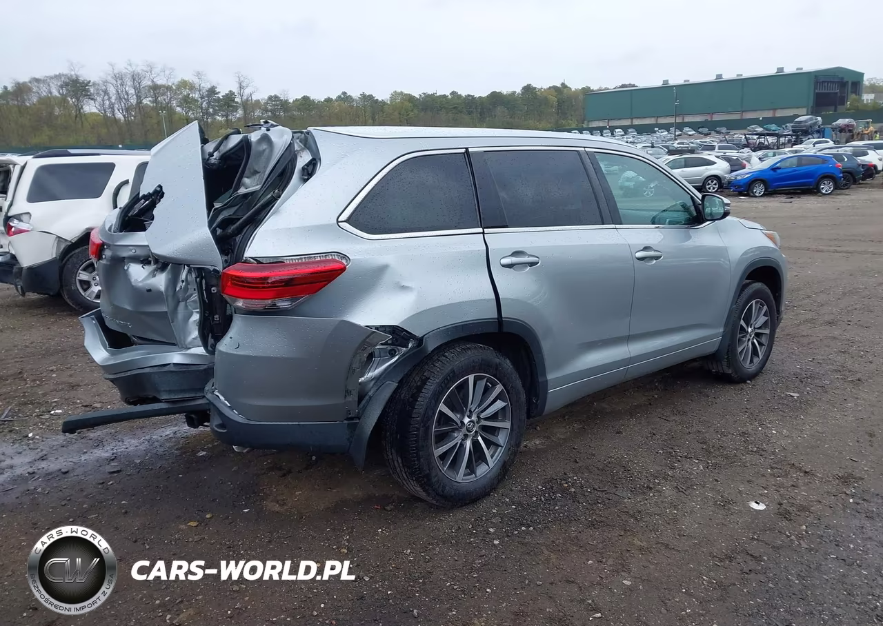 2018 Toyota Highlander Xle VIN:5TDJZRFH7JS485439 - 4