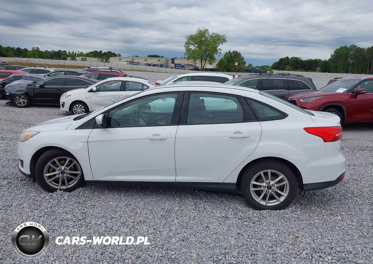 2016 Ford Focus Se VIN:1FADP3F29GL259530 - 15