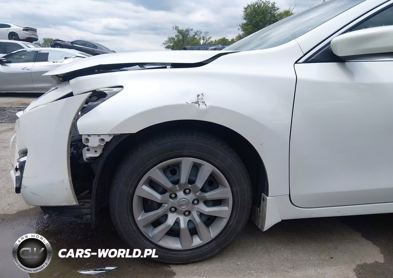 2015 Nissan Altima 2.5 S VIN:1N4AL3AP7FN390749 - 18