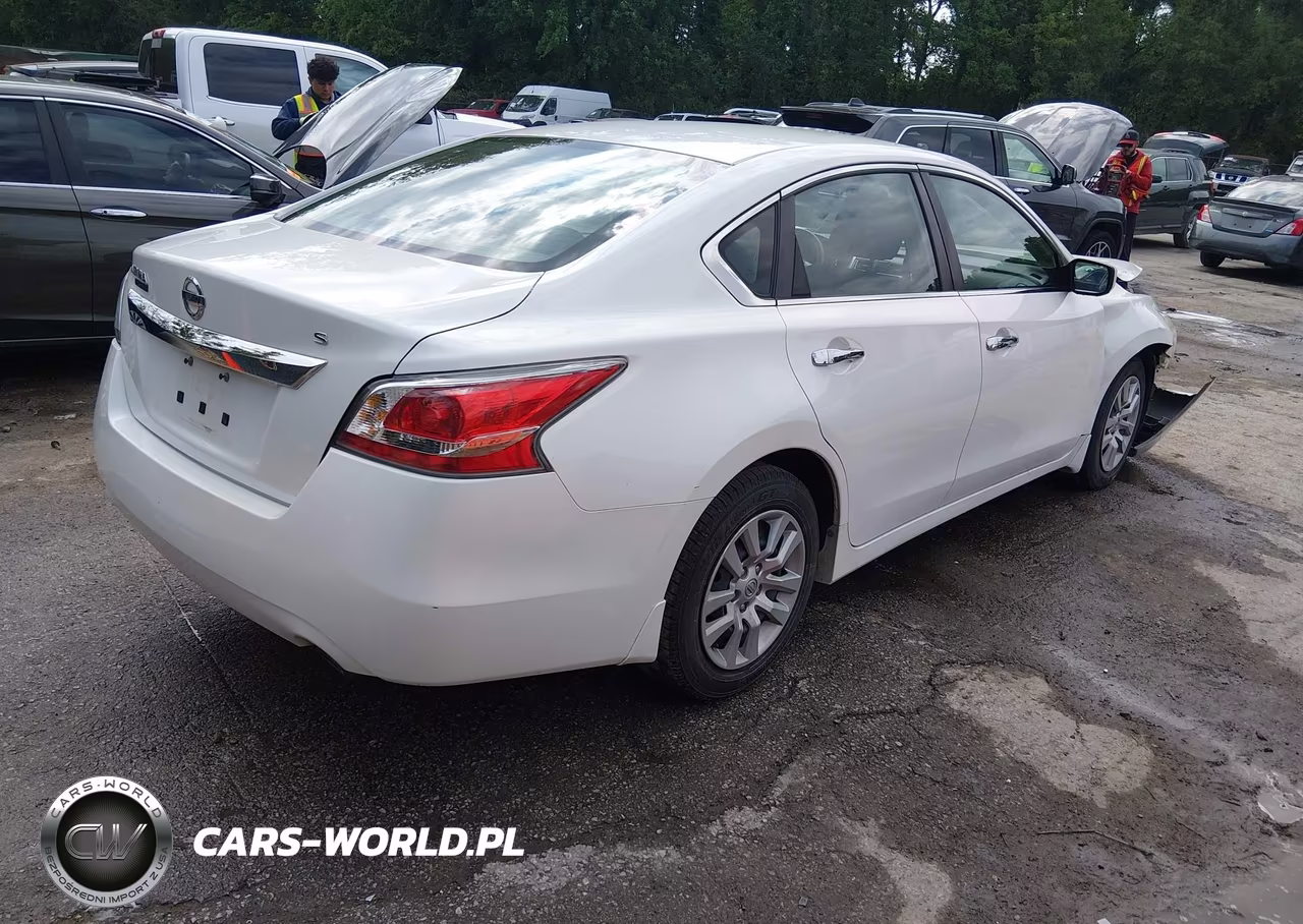 2015 Nissan Altima 2.5 S VIN:1N4AL3AP7FN390749 - 4
