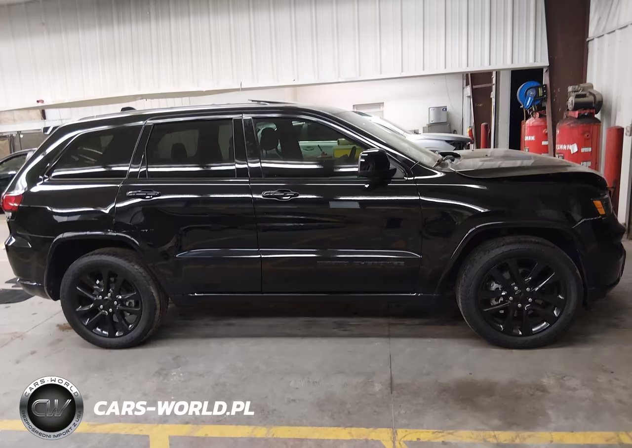 2018 Jeep Grand Cherokee Altitude 4X2 VIN:1C4RJEAG2JC512470 - 13