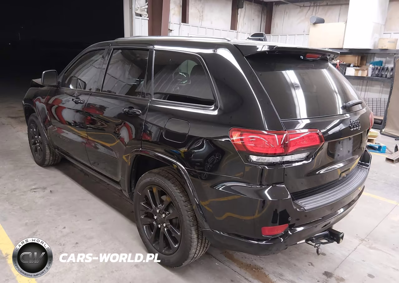 2018 Jeep Grand Cherokee Altitude 4X2 VIN:1C4RJEAG2JC512470 - 3