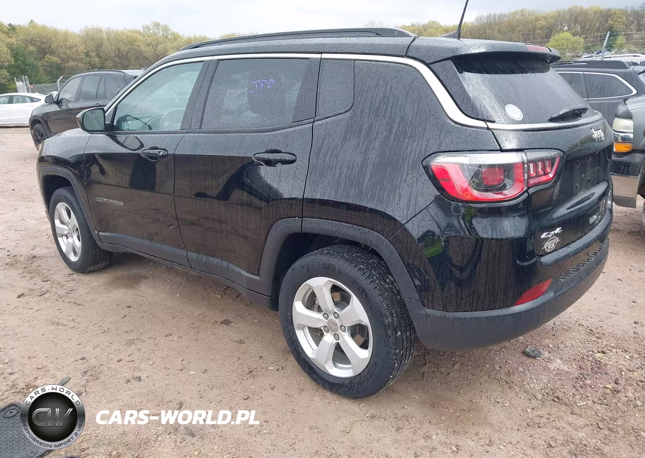 2019 Jeep Compass Latitude 4X4 VIN:3C4NJDBB9KT849221 - 3