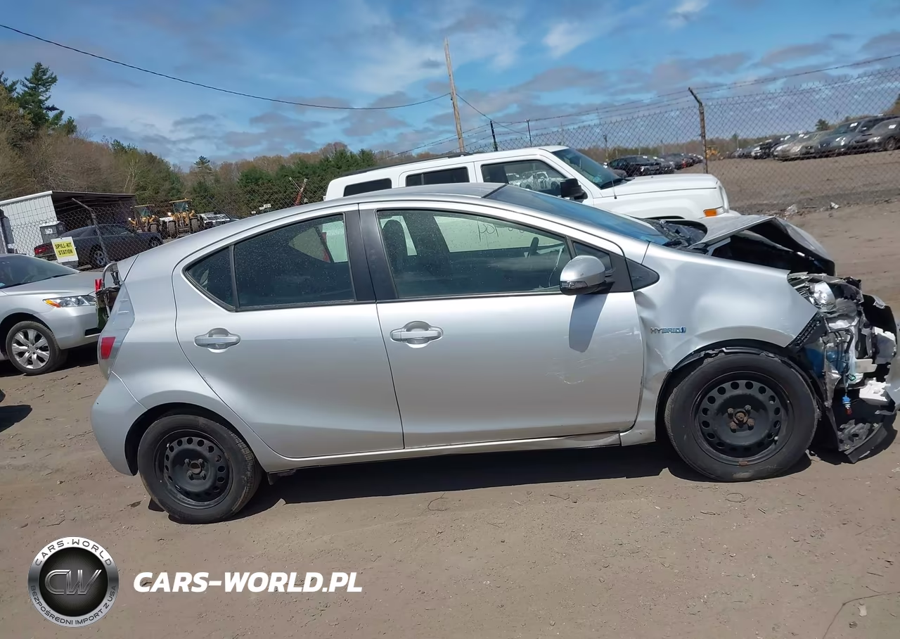 2014 Toyota Prius C One VIN:JTDKDTB3XE1572118 - 13