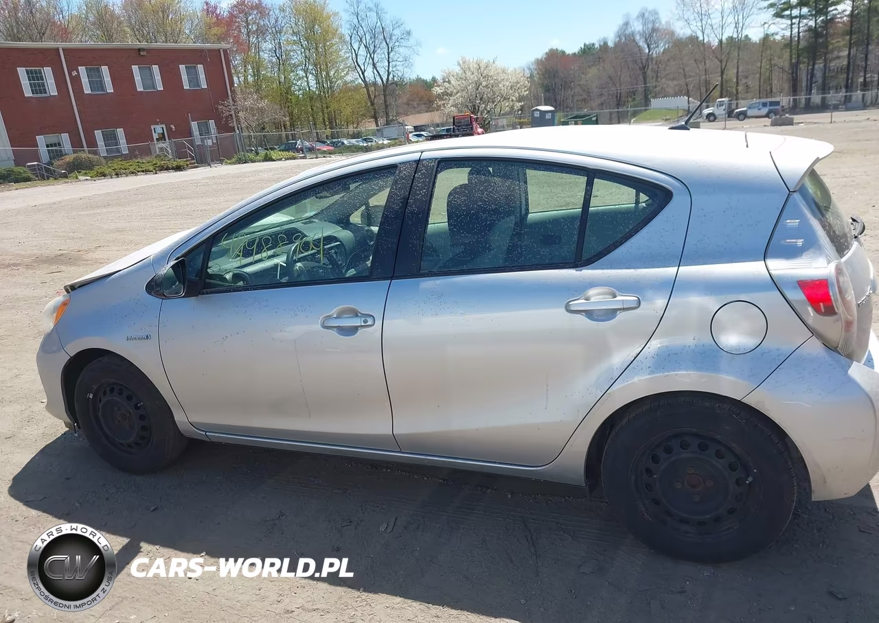 2014 Toyota Prius C One VIN:JTDKDTB3XE1572118 - 14