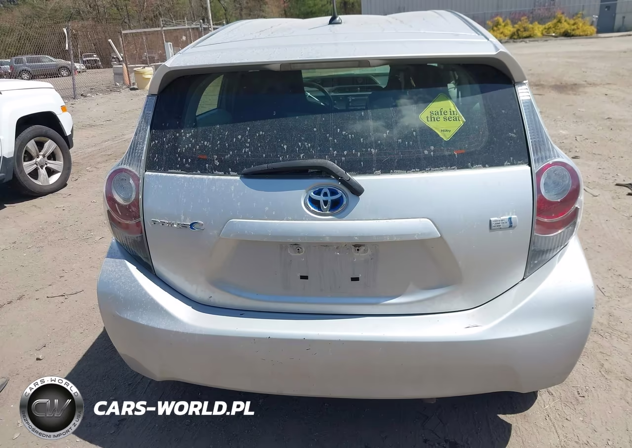 2014 Toyota Prius C One VIN:JTDKDTB3XE1572118 - 16