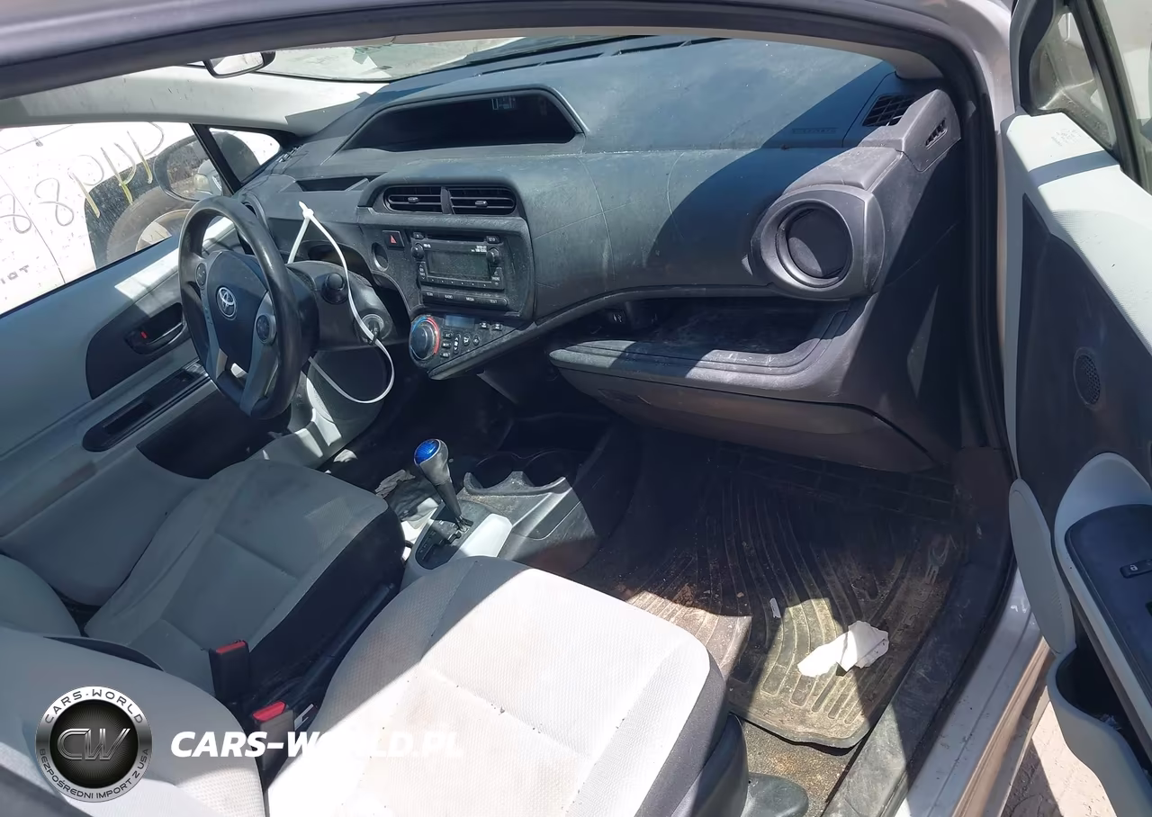 2014 Toyota Prius C One VIN:JTDKDTB3XE1572118 - 5