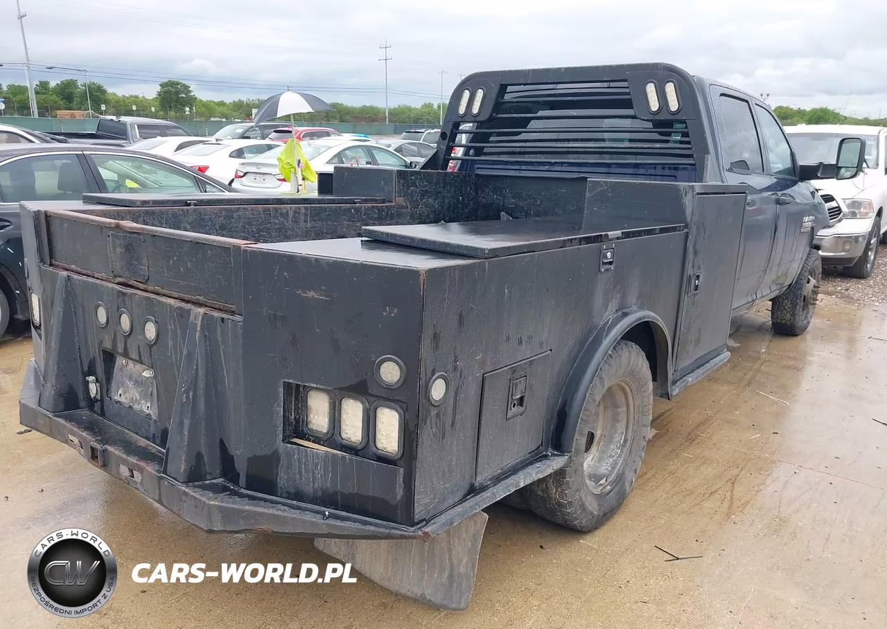 2018 Ram 3500 Chassis Tradesman-Slt-Laramie VIN:3C7WRTCLXJG286706 - 4