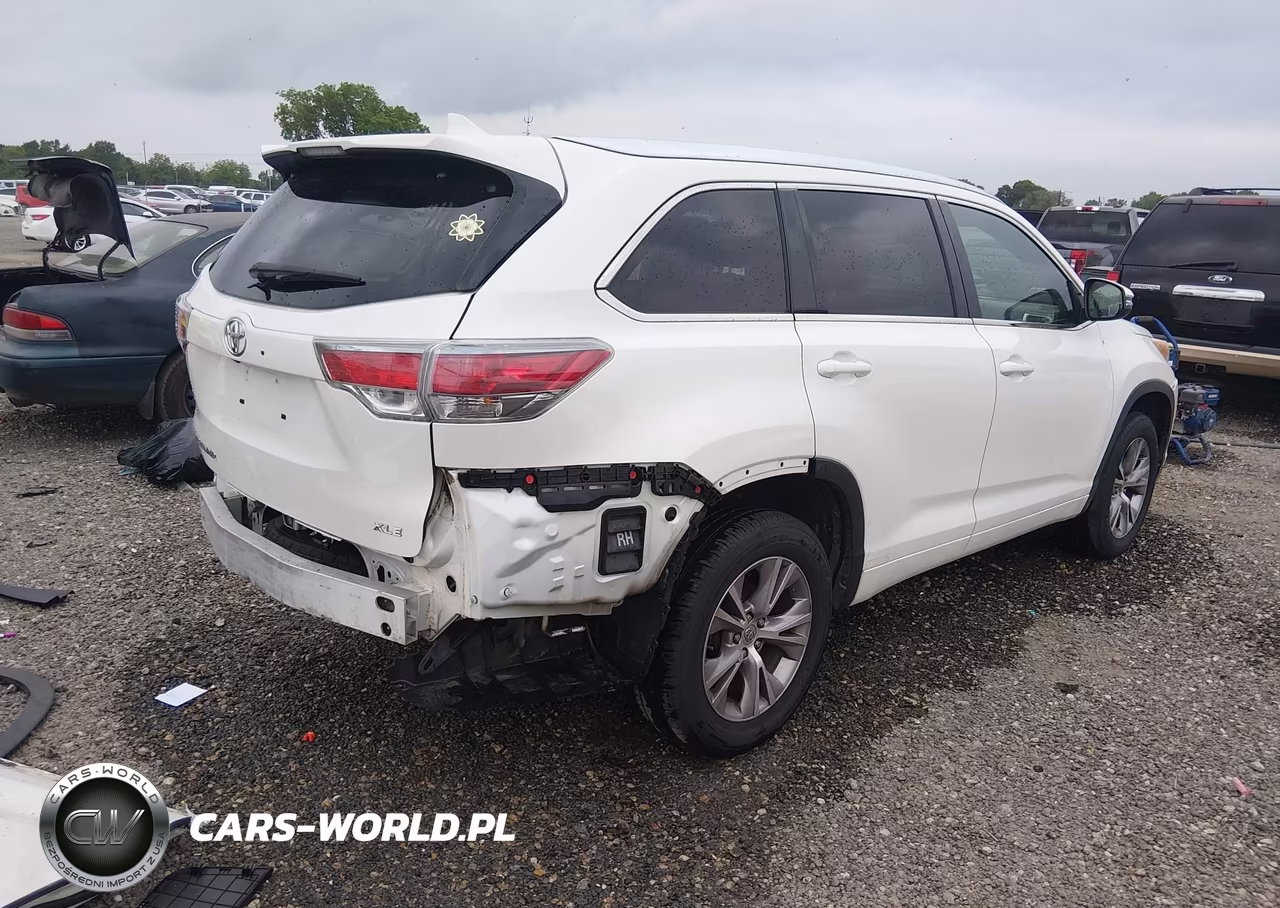 2015 Toyota Highlander Xle V6 VIN:5TDKKRFH6FS079247 - 4