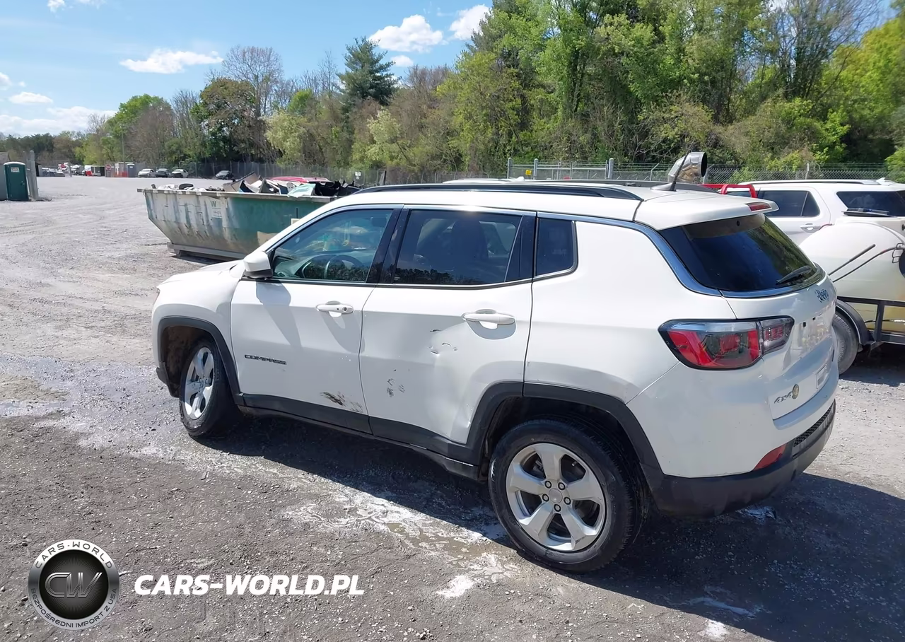 2019 Jeep Compass Latitude 4X4 VIN:3C4NJDBB5KT839043 - 3
