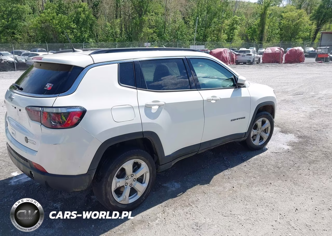 2019 Jeep Compass Latitude 4X4 VIN:3C4NJDBB5KT839043 - 4