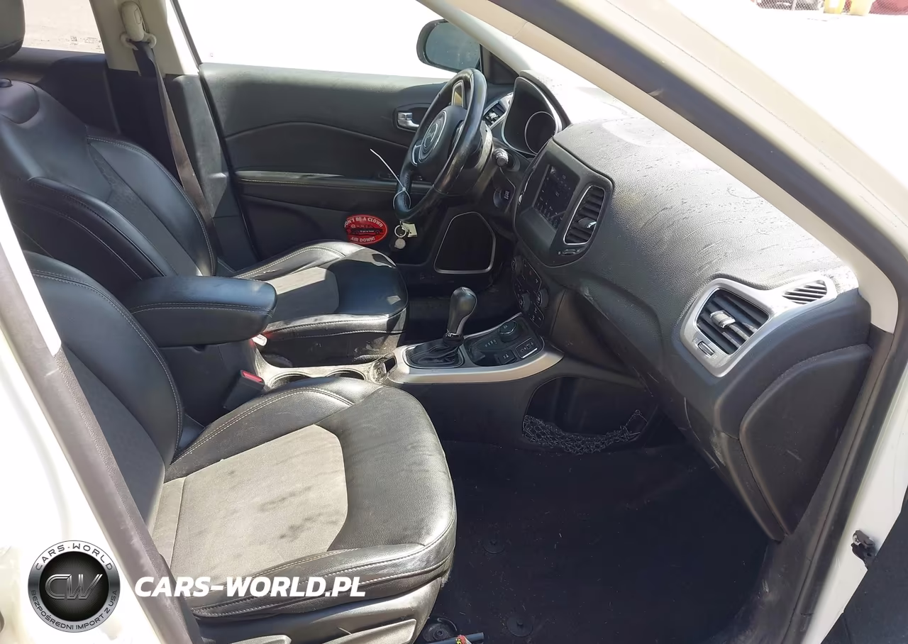 2019 Jeep Compass Latitude 4X4 VIN:3C4NJDBB5KT839043 - 5