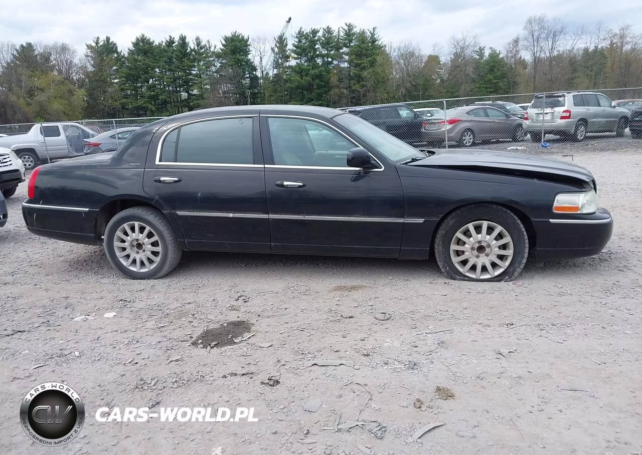 2007 Lincoln Town Car Signature VIN:1LNHM81W97Y638666 - 13