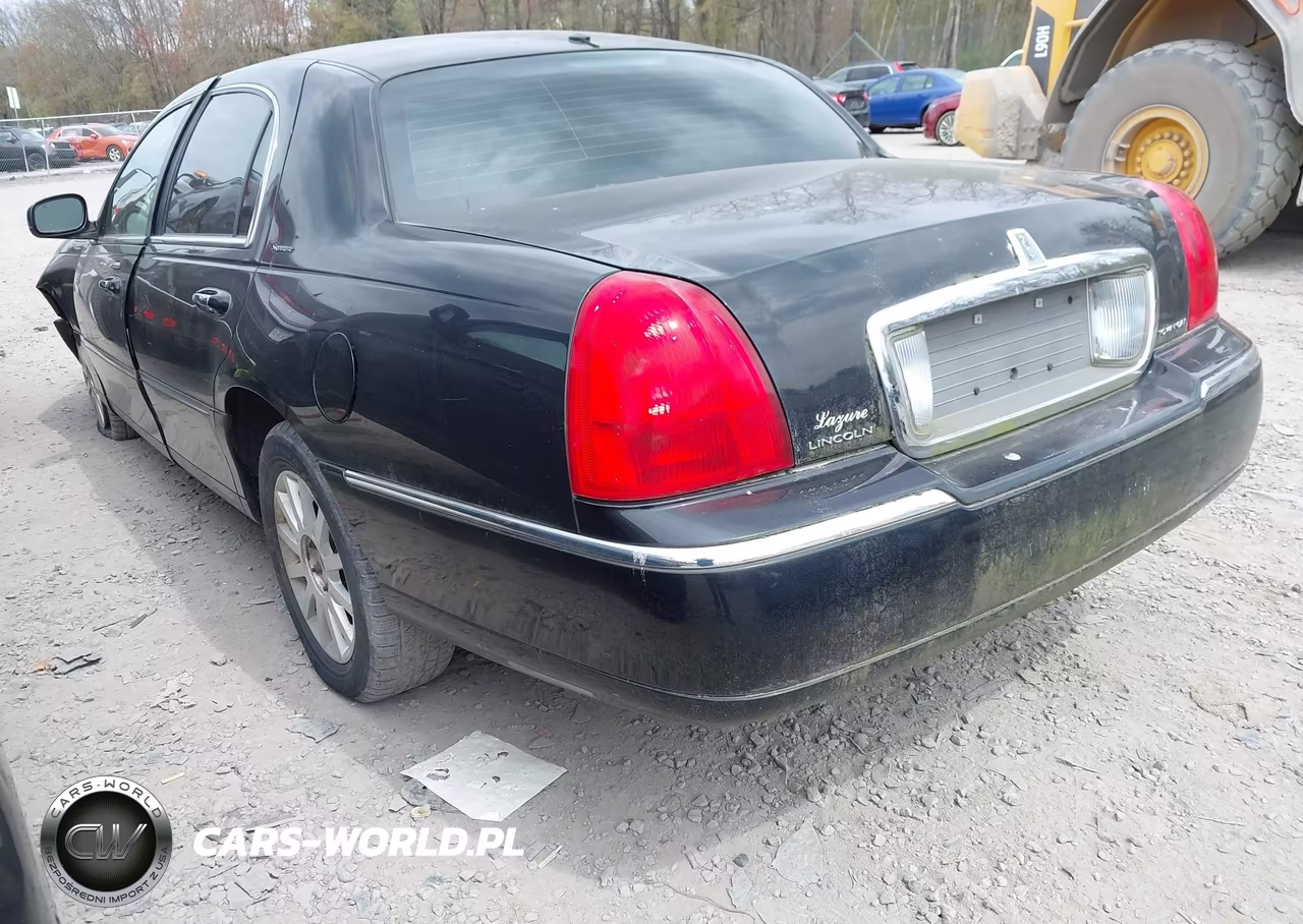 2007 Lincoln Town Car Signature VIN:1LNHM81W97Y638666 - 3