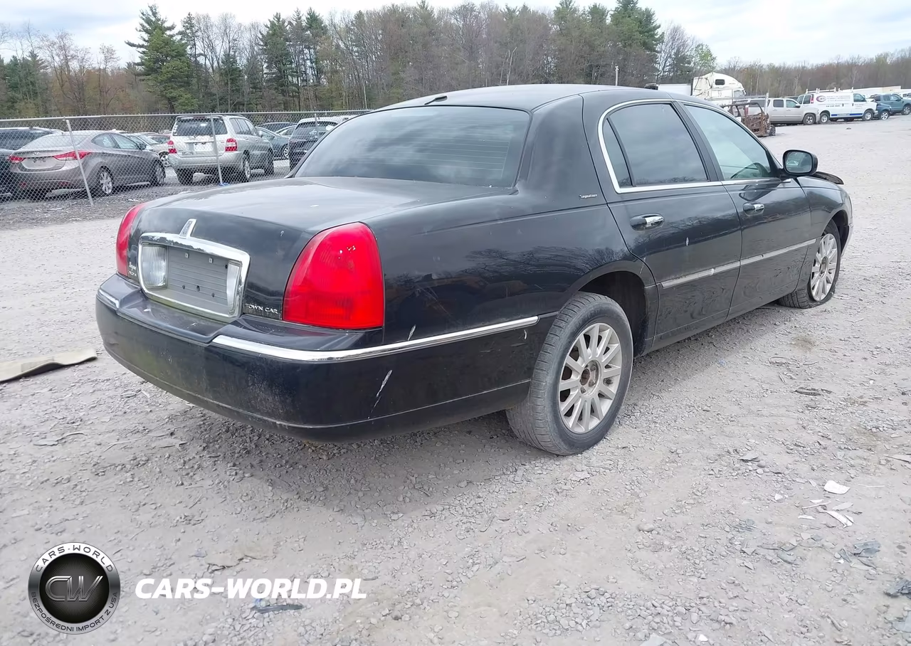 2007 Lincoln Town Car Signature VIN:1LNHM81W97Y638666 - 4