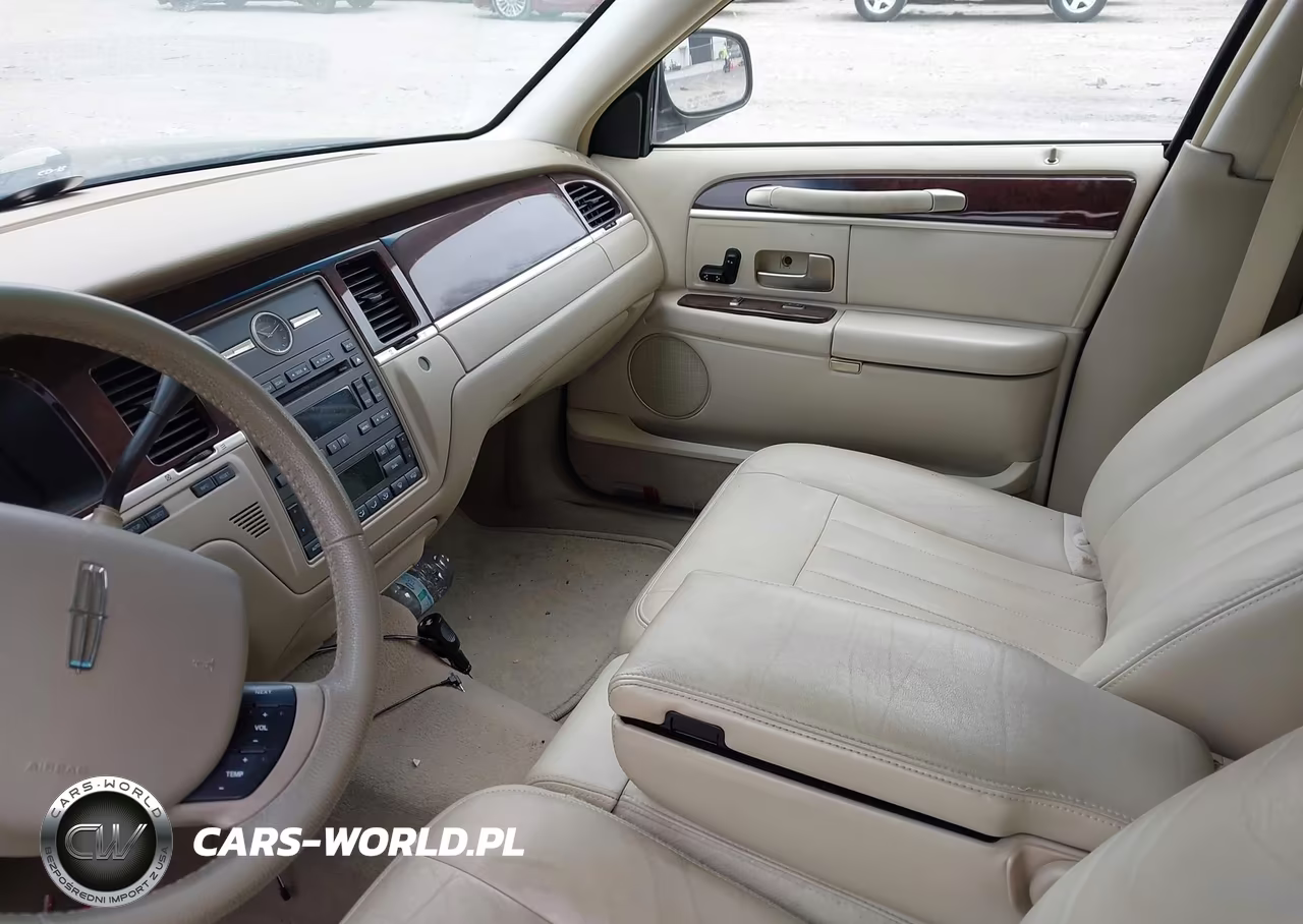 2007 Lincoln Town Car Signature VIN:1LNHM81W97Y638666 - 5