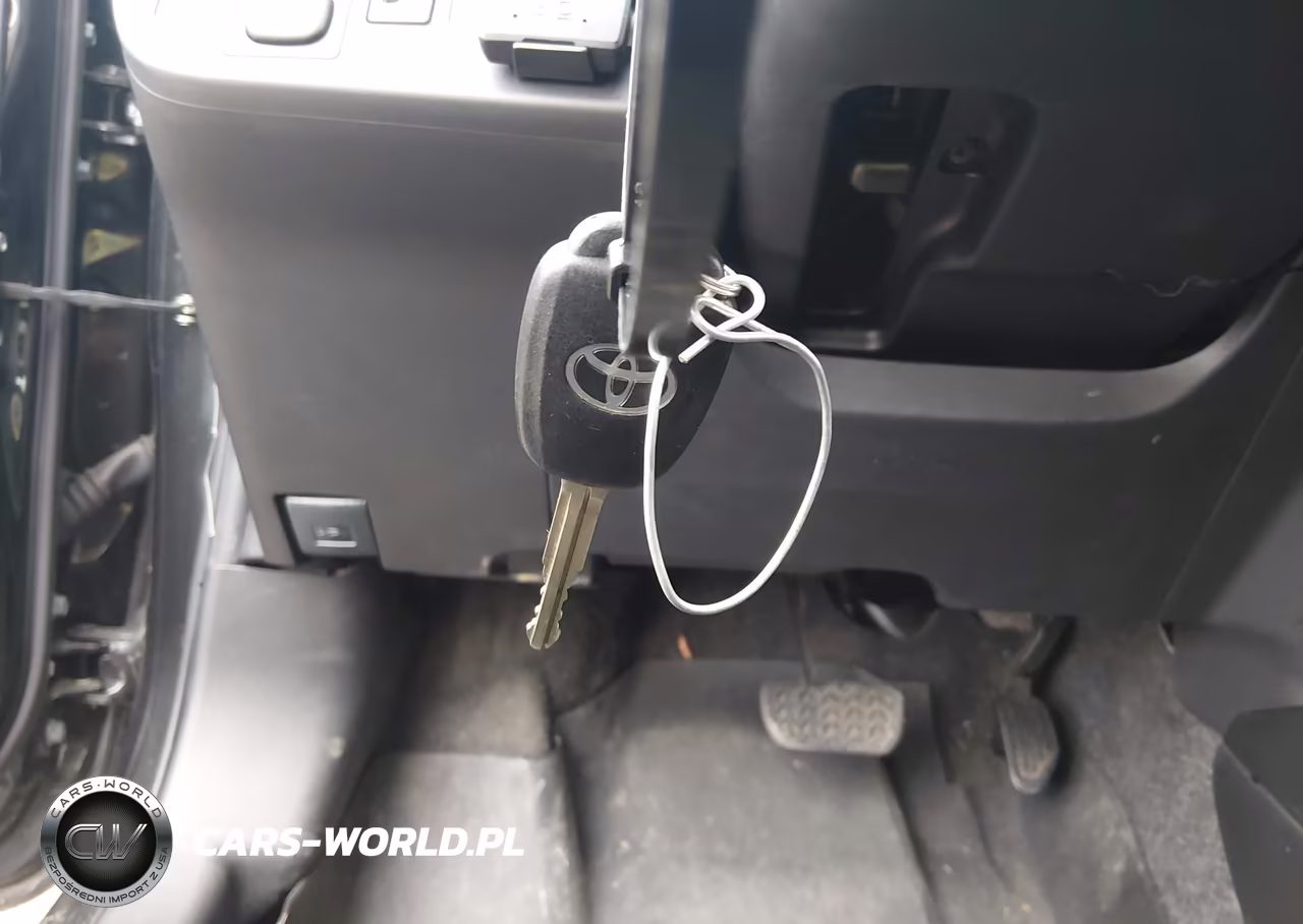 2016 Toyota Prius C Two VIN:JTDKDTB39G1120325 - 11
