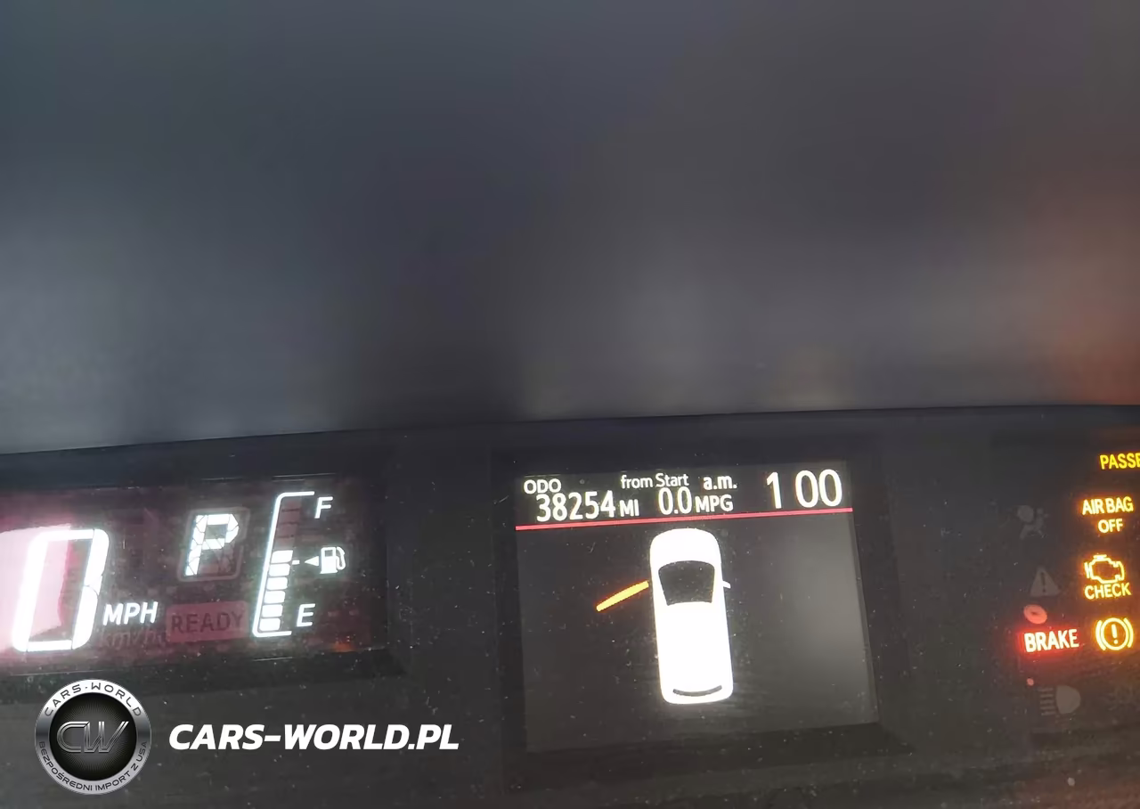 2016 Toyota Prius C Two VIN:JTDKDTB39G1120325 - 15