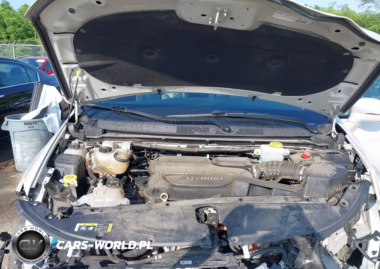 2021 Chrysler Pacifica Hybrid Limited VIN:2C4RC1S7XMR577113 - 10