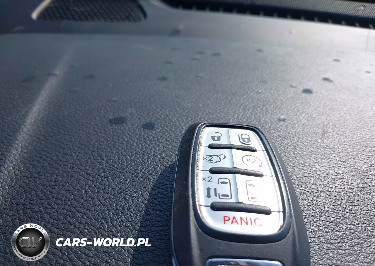 2021 Chrysler Pacifica Hybrid Limited VIN:2C4RC1S7XMR577113 - 11