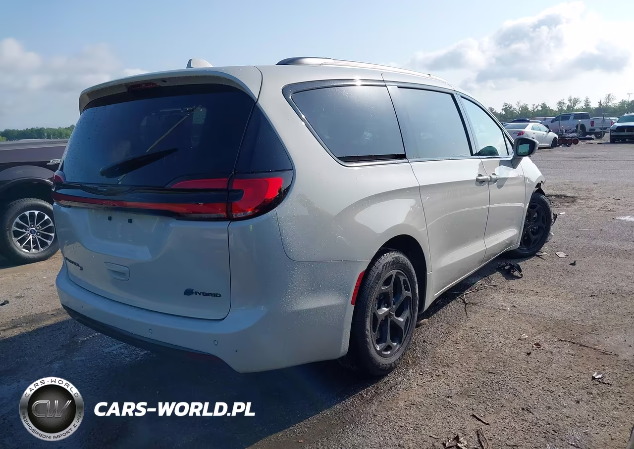 2021 Chrysler Pacifica Hybrid Limited VIN:2C4RC1S7XMR577113 - 4