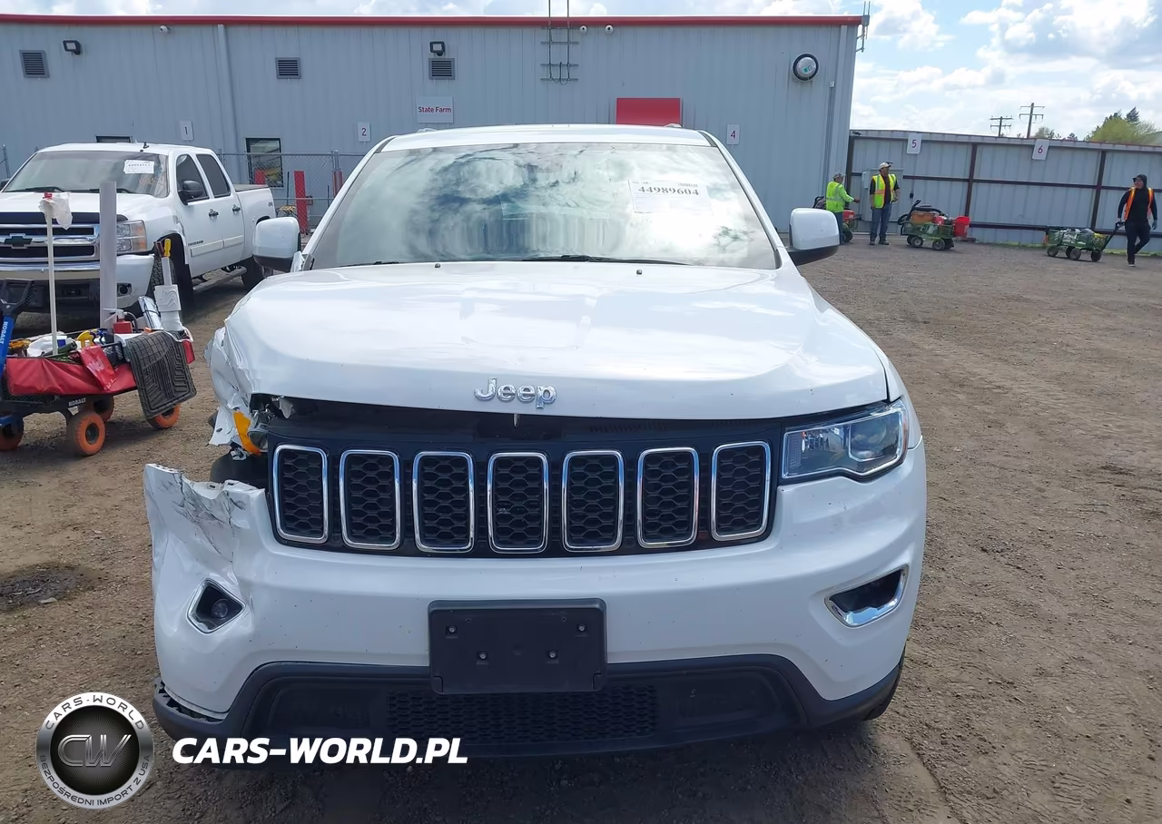 2018 Jeep Grand Cherokee Laredo 4X4 VIN:1C4RJFAG4JC207266 - 12