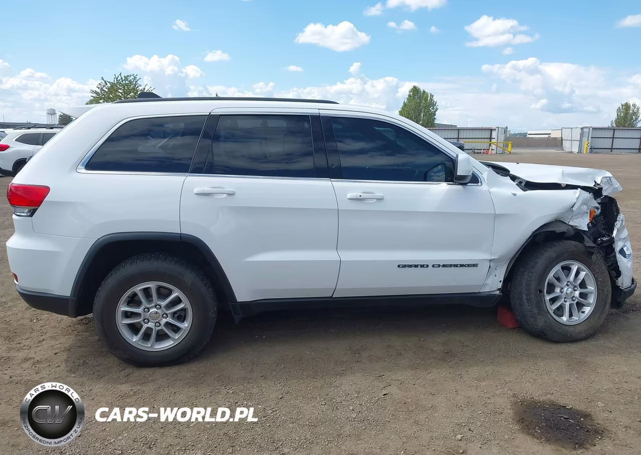 2018 Jeep Grand Cherokee Laredo 4X4 VIN:1C4RJFAG4JC207266 - 13