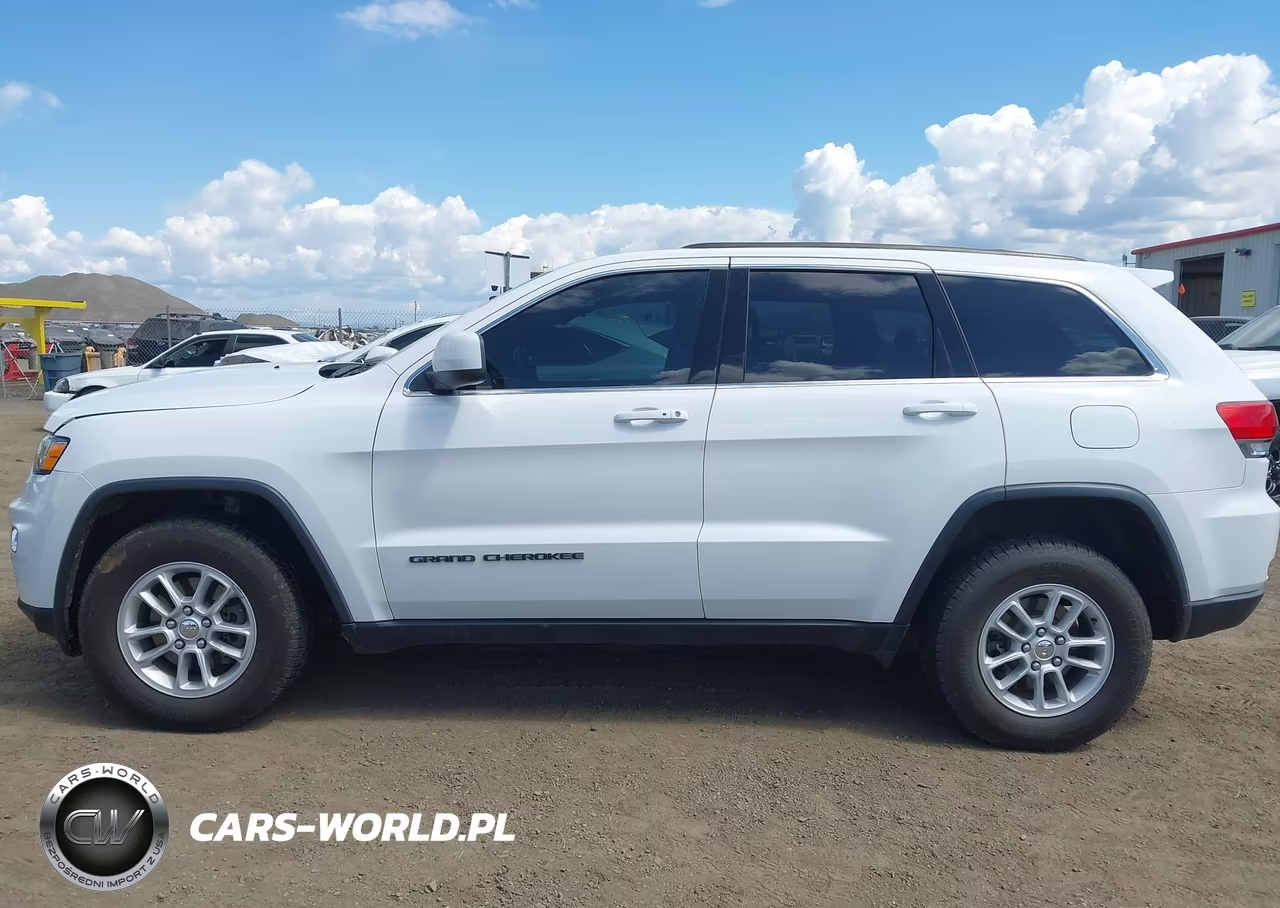 2018 Jeep Grand Cherokee Laredo 4X4 VIN:1C4RJFAG4JC207266 - 14