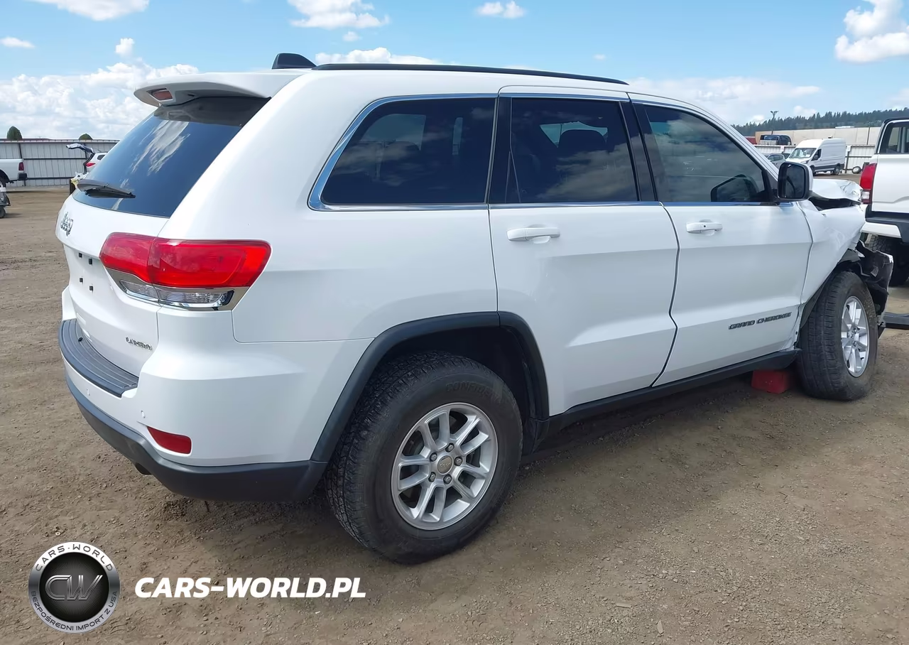 2018 Jeep Grand Cherokee Laredo 4X4 VIN:1C4RJFAG4JC207266 - 4