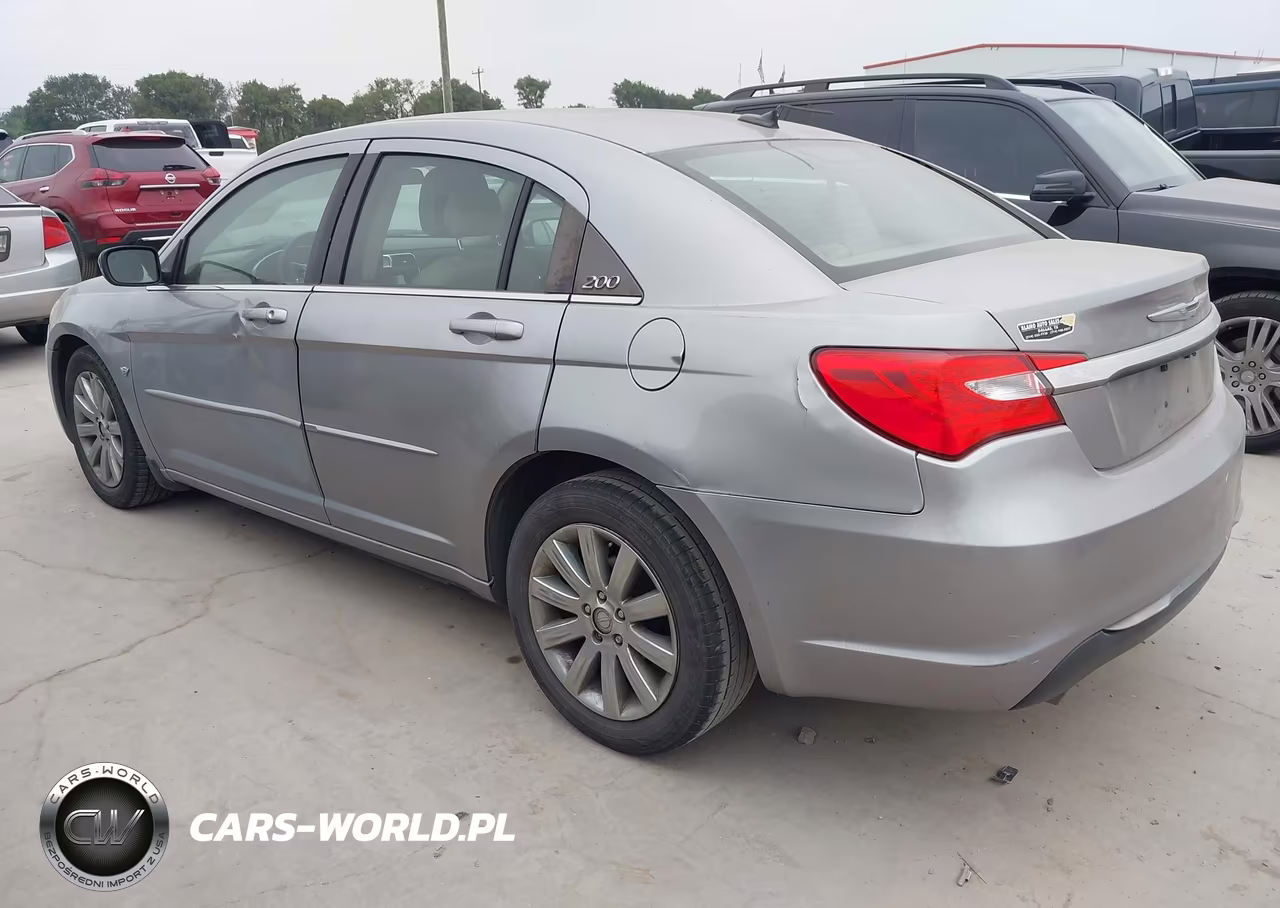 2013 Chrysler 200 Touring VIN:1C3CCBBG6DN704145 - 3