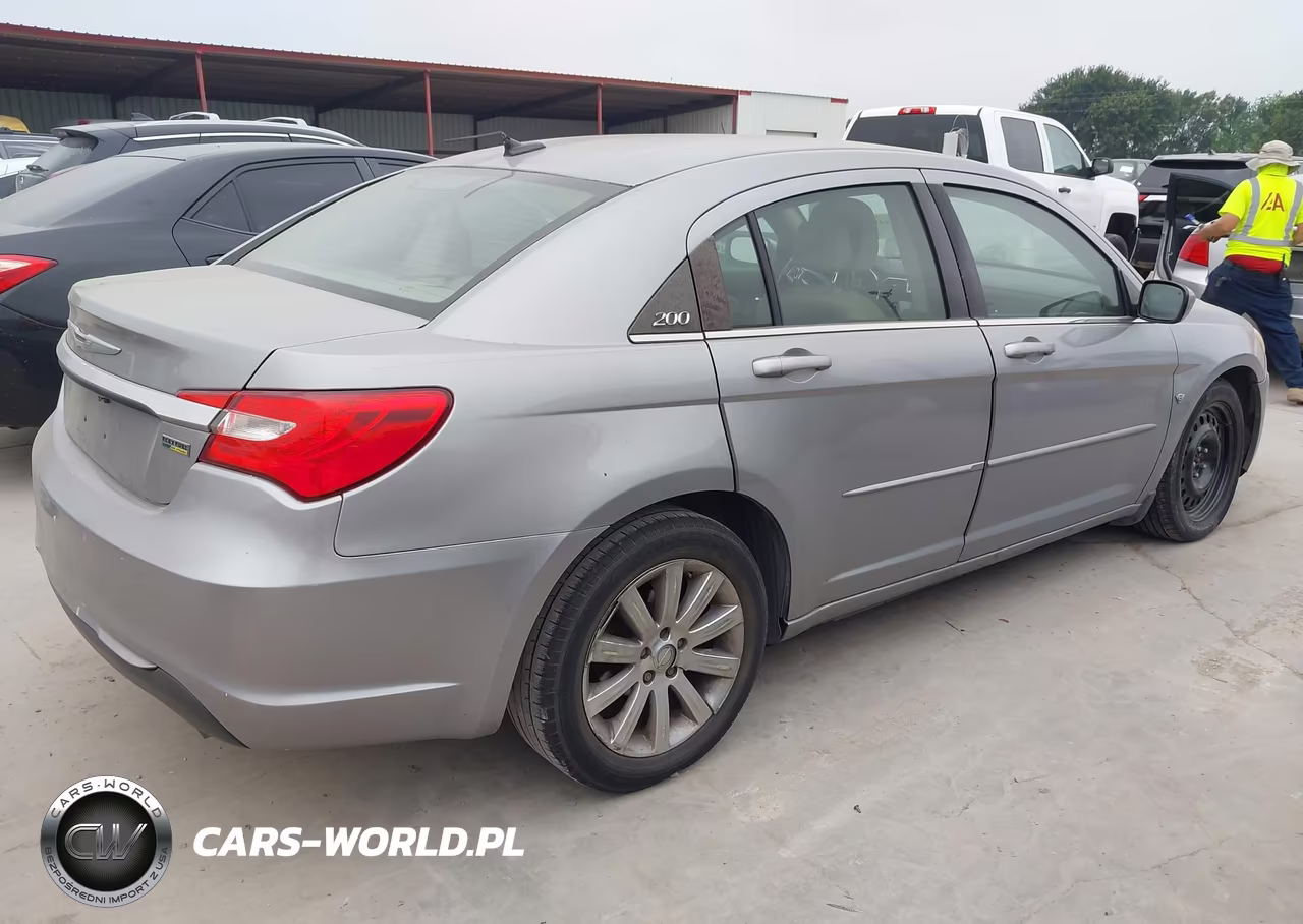 2013 Chrysler 200 Touring VIN:1C3CCBBG6DN704145 - 4