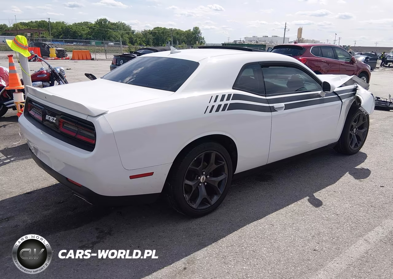 2018 Dodge Challenger Sxt Plus VIN:2C3CDZAGXJH258397 - 4