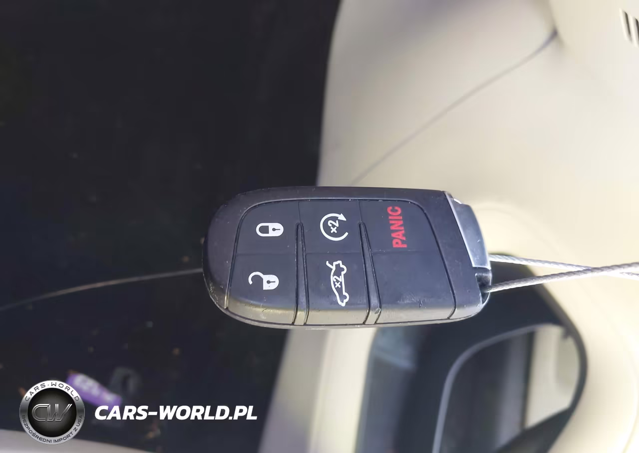 2016 Chrysler 200 C VIN:1C3CCCCB1GN119289 - 11