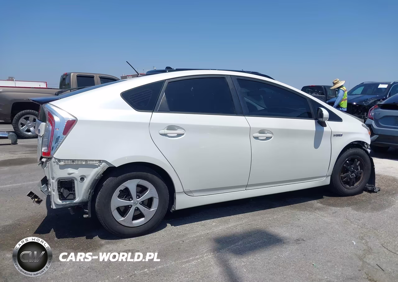 2015 Toyota Prius Three VIN:JTDKN3DU4F0438960 - 14