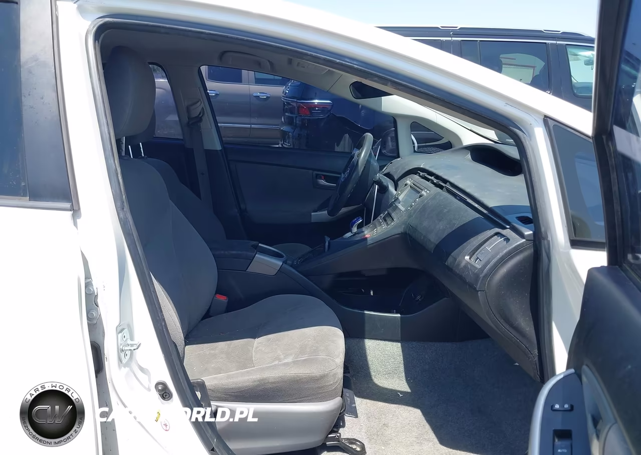 2015 Toyota Prius Three VIN:JTDKN3DU4F0438960 - 5